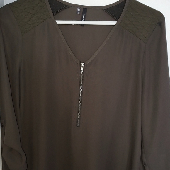 Size small silk top w/ zip,padded shoulder maurice - Picture 3 of 5